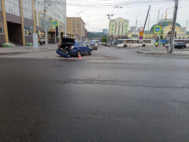Автомобиль удалось перенести с проезжей части | Источник: 24_ГОСАВТОИНСПЕКЦИЯ / Telegram