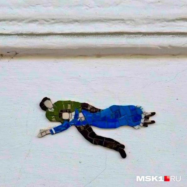 Очень символично в подмосковный пейзаж вписалась картина «Над городом». Если Марк Шагал «летал» над Витебском, то мозаика в исполнении Алексея Метлицкого поднялась над Видным | Источник: Виктория Никитина / MSK1.RU
