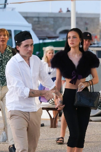Slavic couple core: Никола и Бруклин Пельтц-Бекхэм в новом тренде | marieclaire.ru
