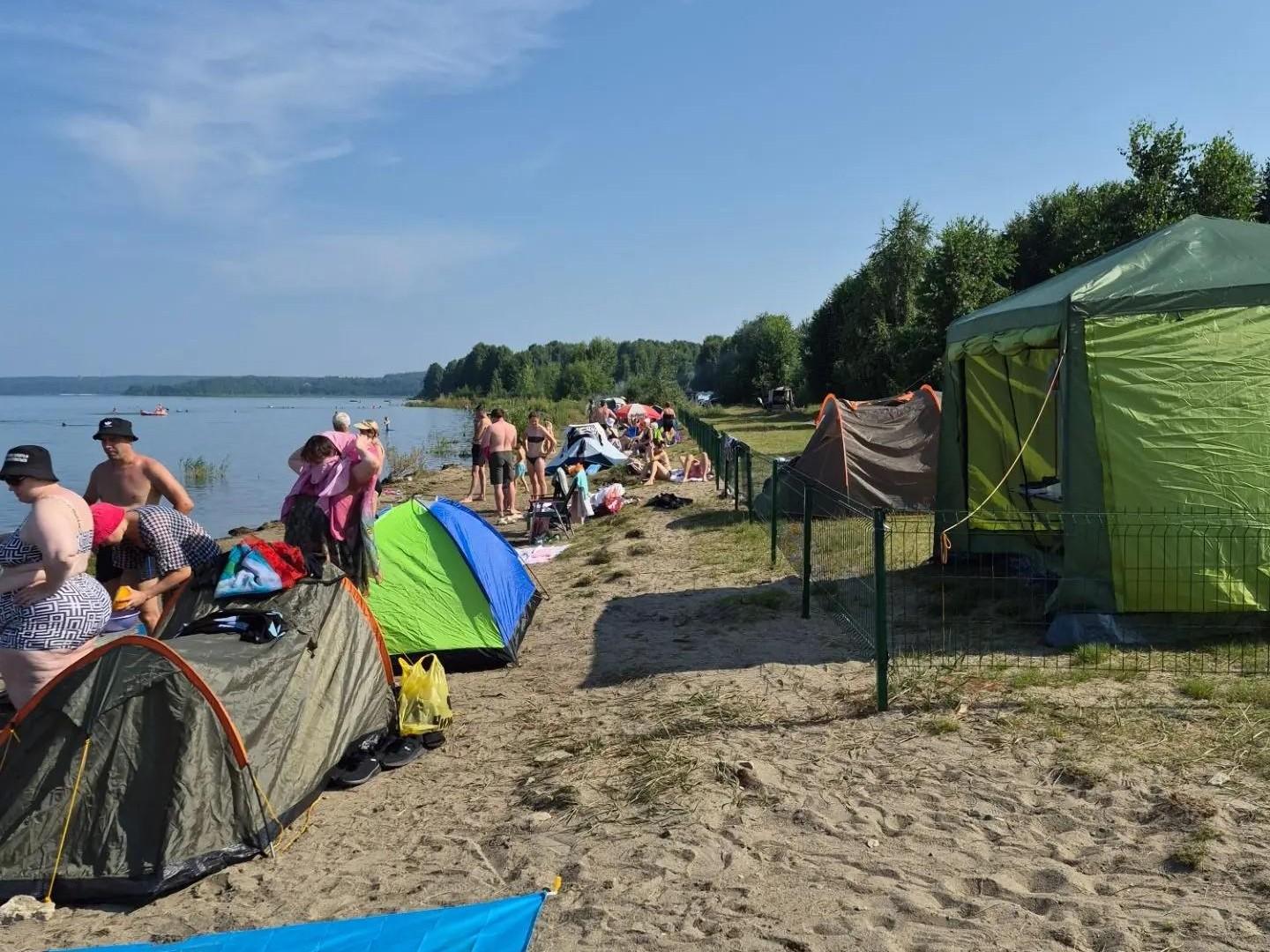 «Теперь там железный забор»: на Увильдах продолжили огораживать популярный пляж