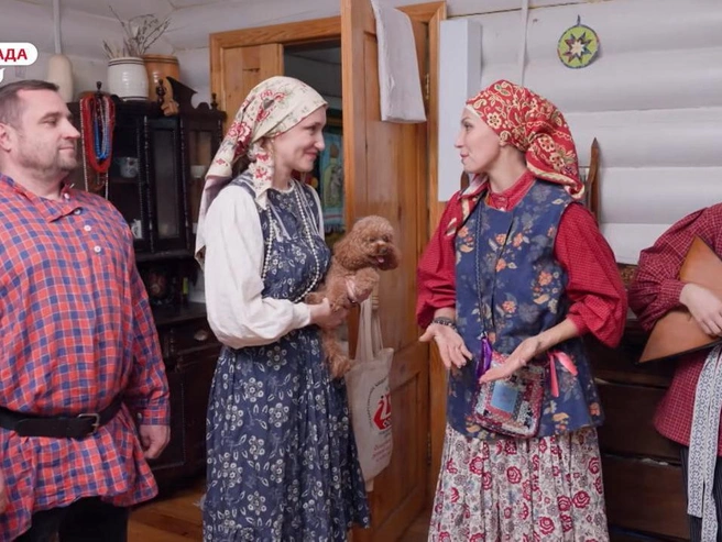 Участники отправились в село для празднования «Кузьминок». | Источник: «Чадо из ада — Предки», www.u-tv.ru/shows/chado-iz-ada-predki/episodes/1899571, АО «ТВ сервис»