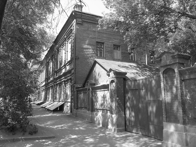 Особняк на Баррикадной, 16 населён призраками прошлого | Источник: Константин Завриков / V1.RU
