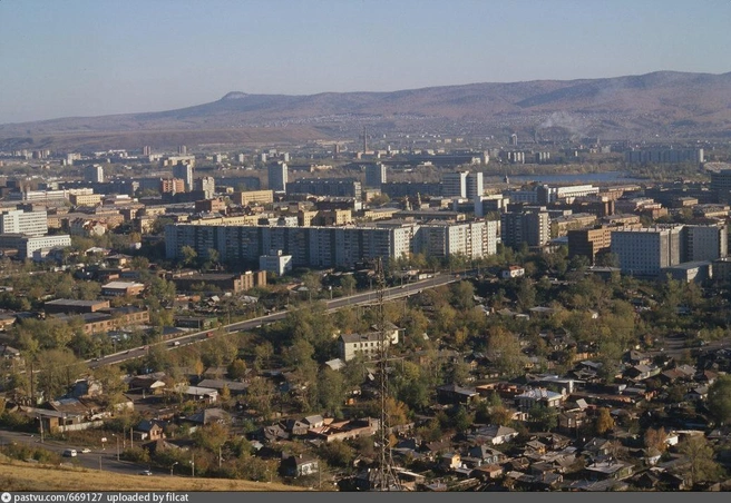 Панорама Красноярска с Караульной горы, 1999 год | Источник: Уильям Брумфилд