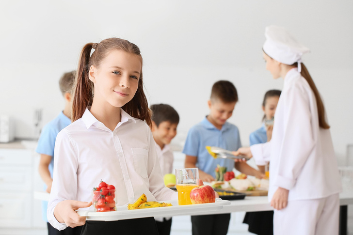 Рассольник, оладушки и манговые чипсы: как заказать питание в школе по карте «Москвенок» — пошаговая инструкция