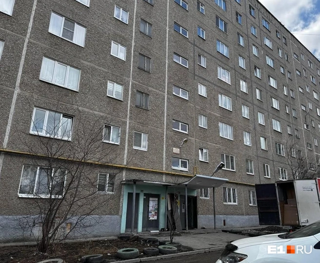 В этом доме мало кто помнит трагедию 30-летней давности  | Источник: Дарья Манохина / E1.RU 