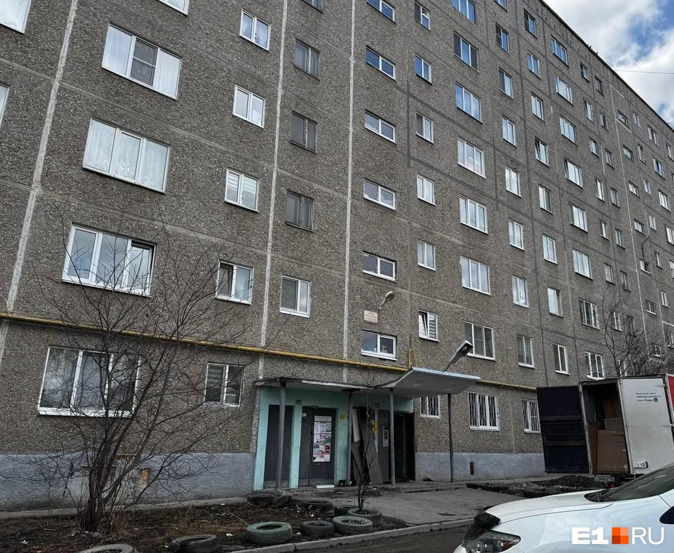 В этом доме мало кто помнит трагедию 30-летней давности | Источник: Дарья Манохина / E1.RU