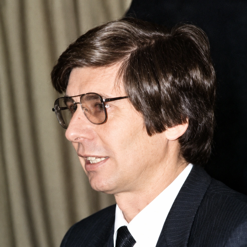 Алексей Иванович возглавлял ТюмГУ с 1987 по 1992 год. Он является доктором физико-математических наук и лауреатом госпремий | Источник: Utmn.ru, ChatGPT
