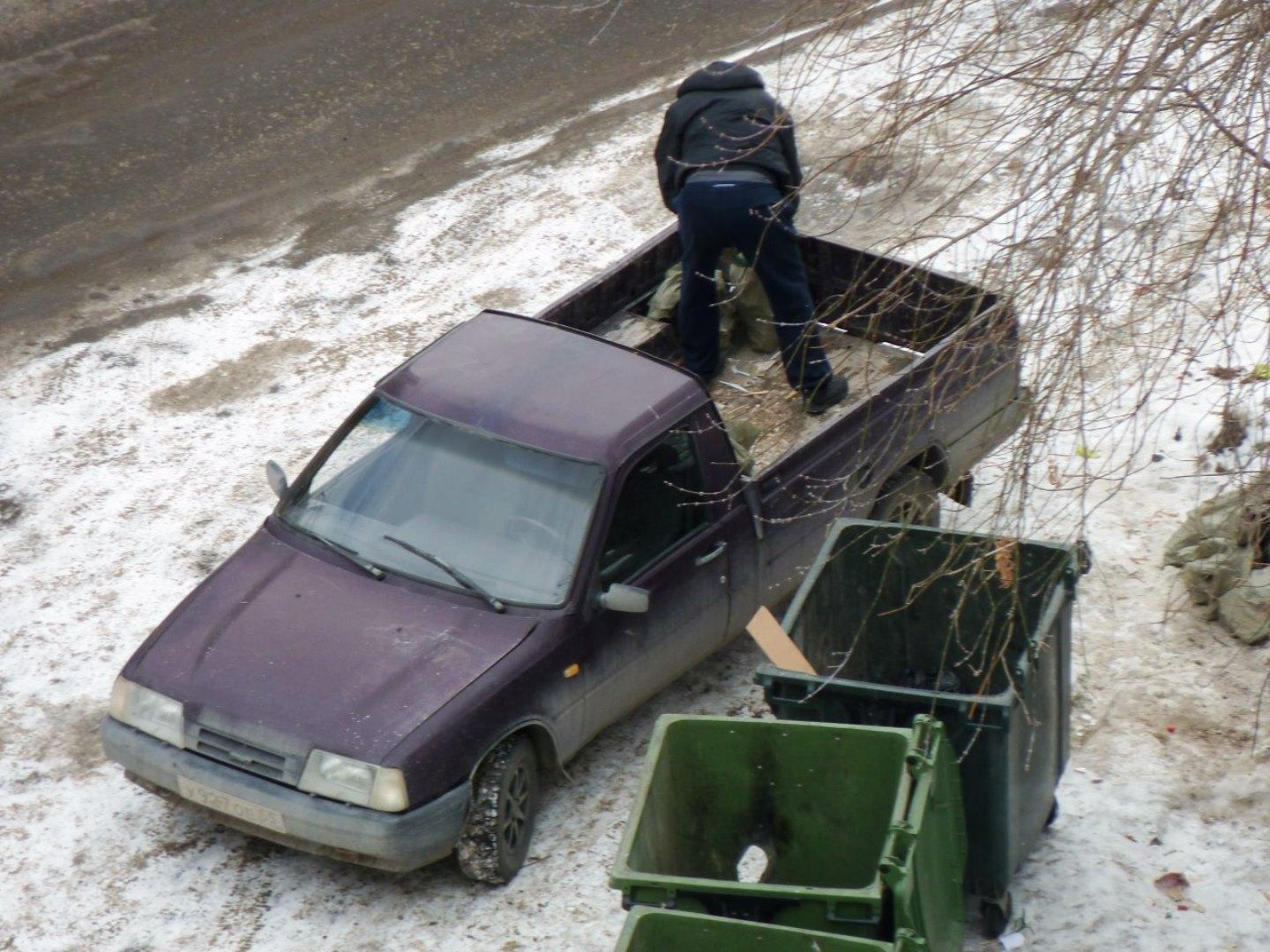 В Омске будут штрафовать предпринимателей, которые выбрасывают мусор в  чужие контейнеры — 13 марта 2020 года - 13 марта 2020 - НГС55.ру