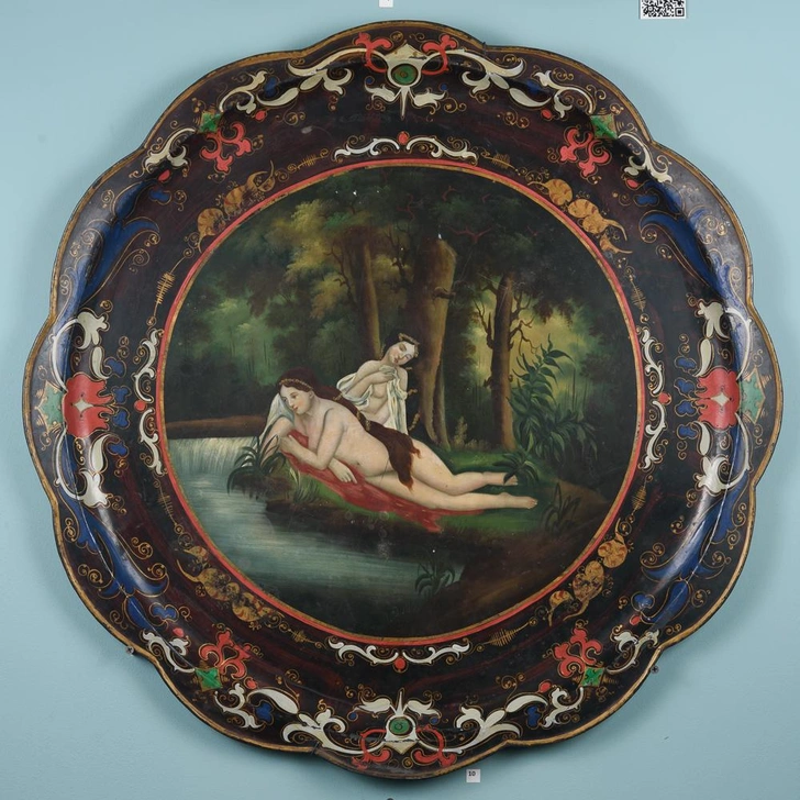 Поднос «Гарем». Московская губерния, деревня Жостово, мастерская Беляевых. Вторая половина XIX в. Металл, масло, металлические порошки, лак; ковка, роспись. Диаметр 70 см. Из коллекции Жостовской фабрики | Источник: Пресс-служба выставки