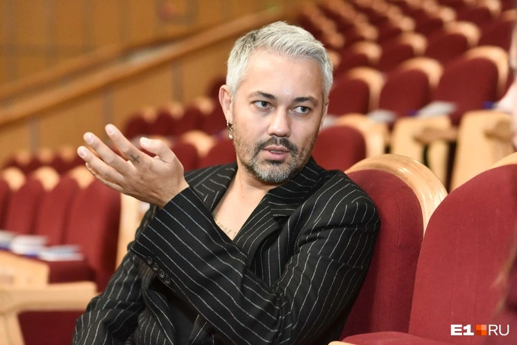 К чему вам сумка, которую вы пока не можете позволить себе: стилист Александр Рогов назвал 5 правил, чтобы выглядеть дорого при скромном бюджете | Источник: Дмитрий Емельянов / E1.RU