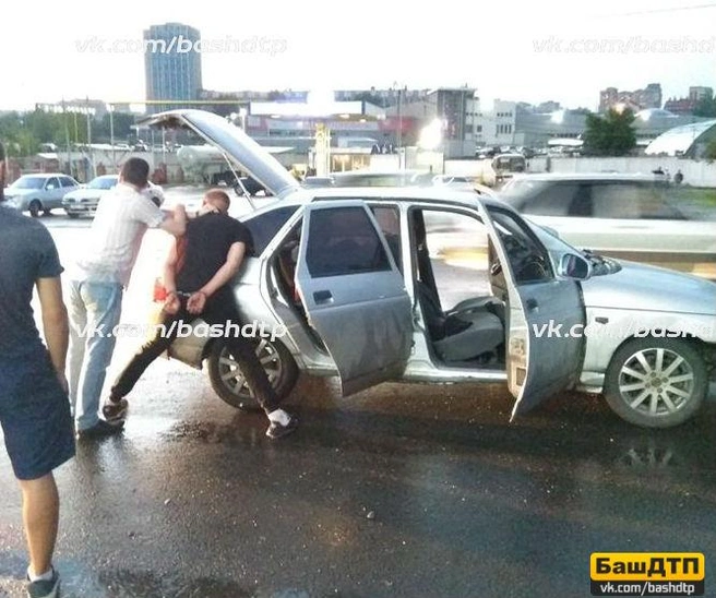 Теперь ребят отправили за решетку | Источник: БашДТП/Vk.com