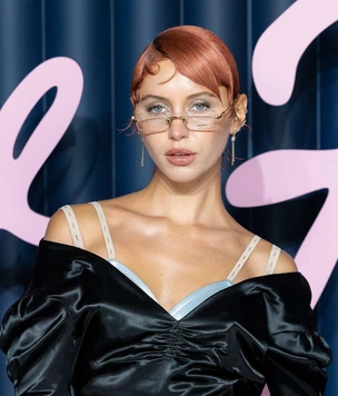 Как выглядит 25-летняя дочь Джуда Лоу и почему ее сравнили с Розой Сябитовой