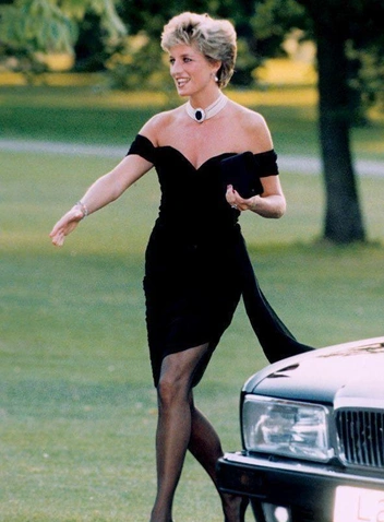 Принцесса Диана в том самом роковом платье  | Источник: ru.pinterest.com