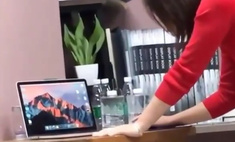 Китайские студенты три раза подряд обманули преподавательницу с помощью фотореалистичных наклеек (видео)