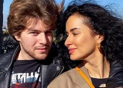 «Много мозгов читать текст, конечно, не нужно»: сын Канделаки шутит с мамой на съемках «Умнее всех»