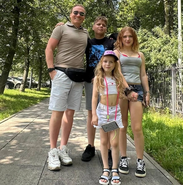 Сергей Сафронов с детьми