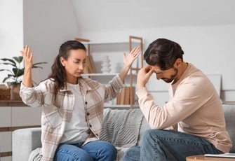 «Я чувствую себя чудовищем, когда задумываюсь о разводе»: история читателя и комментарий психолога