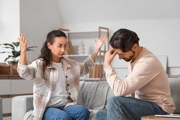 «Я чувствую себя чудовищем, когда задумываюсь о разводе»: история читателя и комментарий психолога