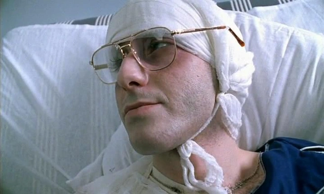 Скончался «юрист» из «Бригады» Владимир Довжик | Источник: кадр из сериала «Бригада», реж. Алексей Сидоров / «Россия» (2002)