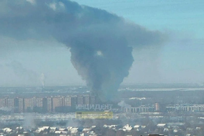 Над левым берегом Новосибирска поднялся столб черного дыма