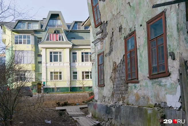 Особняк давно не ремонтировался — его должны расселить | Источник: Иван Митюшёв / 29.RU
