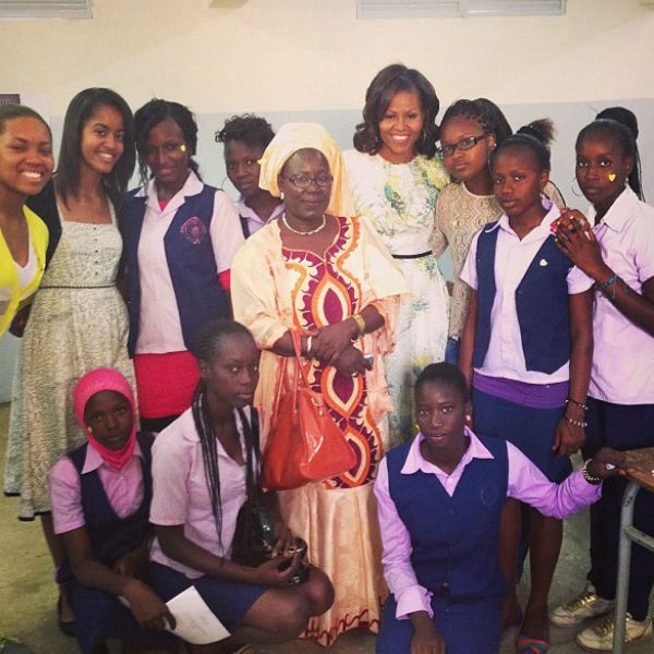 «Мое первое фото в «Инстаграм»! Меня вдохновляют и восхищают эти молодые женщины!» - подписала снимок Обама