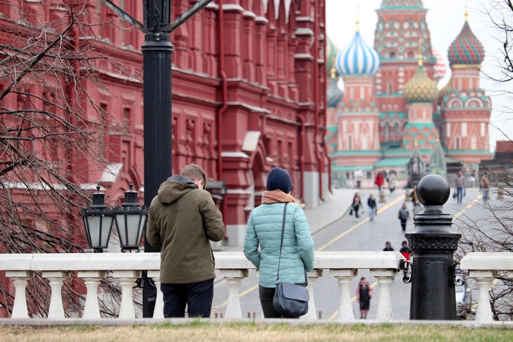 10 лучших и 10 худших регионов России по зарплатам в 2025 году: исследование | Источник: Oleg Elkov/Shutterstock/Fotodom.ru