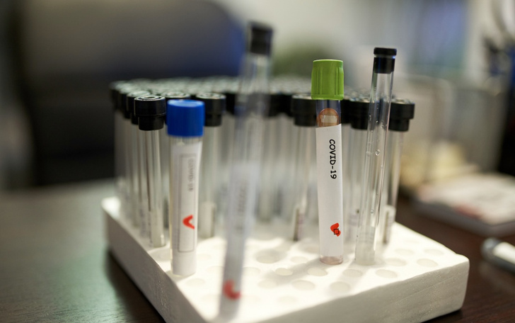 Россияне смогут платно сдать тест на коронавирус, не выходя из дома