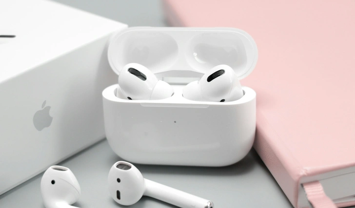 AirPods с камерой: новые функции Apple для здоровья и инклюзивности | marieclaire.kz
