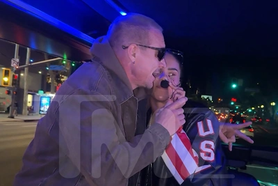 Diplo и America Foster стали гостями туристического автобуса для знаменитостей