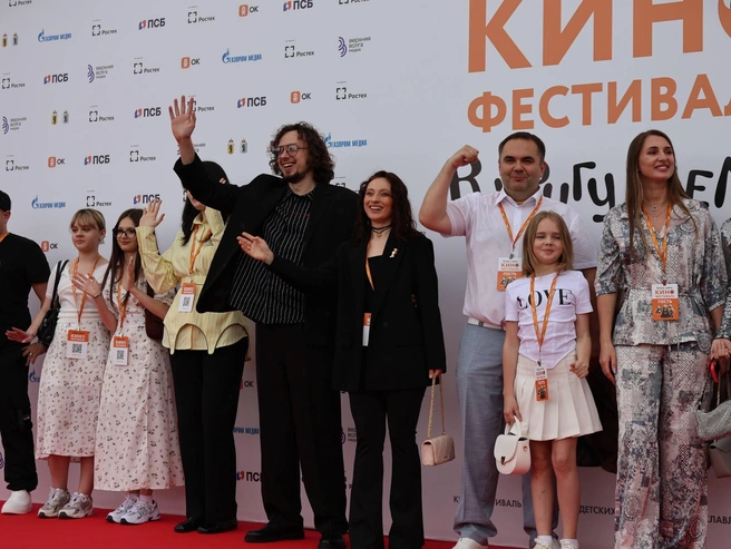 Гости пришли семьями на просмотр кино | Источник: Александр Куренной / 76.RU