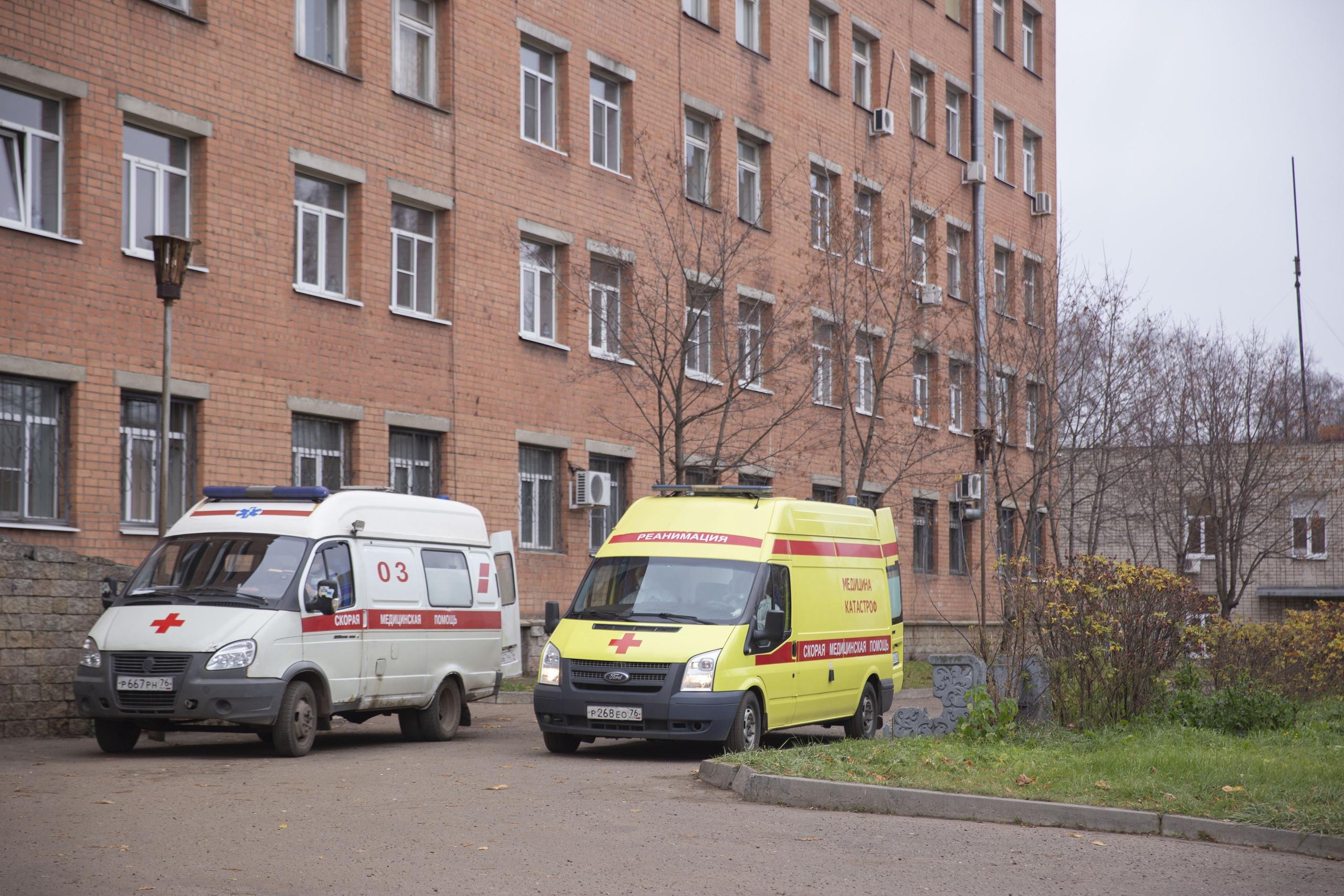 К мужику приехала скорая сексуальная помощь и он превосходно потрахался