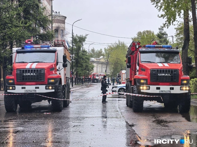 В тушении участвовало несколько десятков пожарных | Источник: Алёна Кашпарова / «ИрСити»