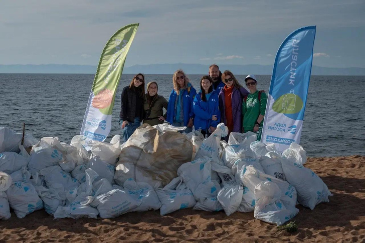 Экологическая акция на Байкале: волонтеры вывезли 199 мешков мусора с берега