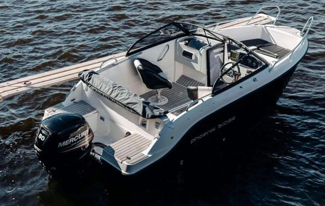 Новый катер Phoenix стоит как 20-летняя Toyota | Источник: Avito.ru