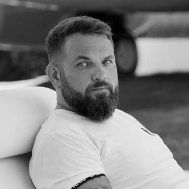 Хвалился дружбой с Дуровым, шейхами: убитый криптомошенник Роман Новак располагал к себе людей и вел роскошную жизнь