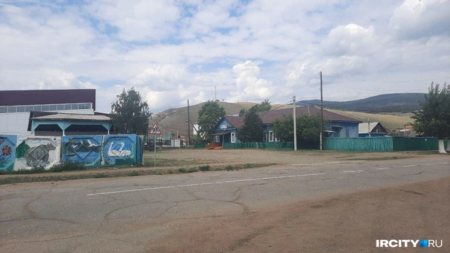 А это улица Советская, где стоит сцена для массовых летних мероприятий и Дом культуры | Источник: Виктор Лучкин / «ИрСити»