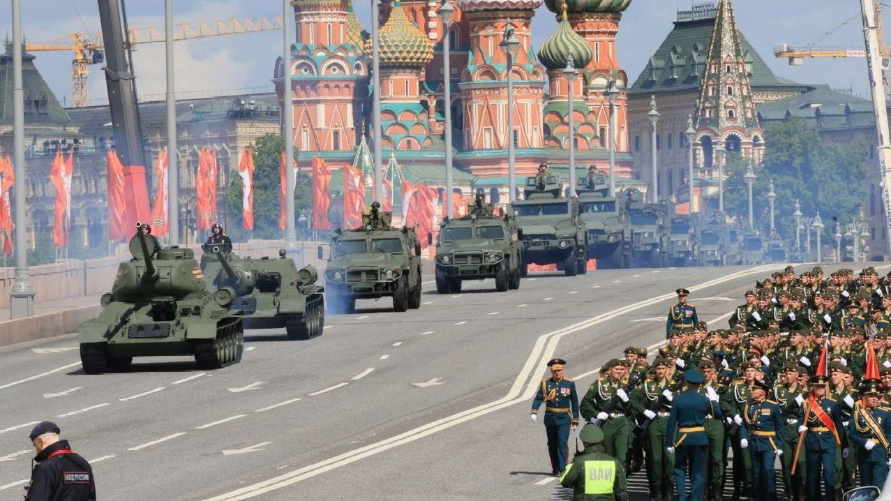 Над Москвой пролетели истребители. Как прошла генеральная репетиция парада Победы: репортаж