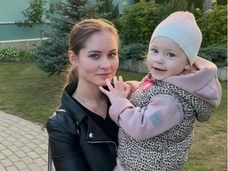 Юлия Липницкая впервые показала грудного сына от тренера Дмитрия Михайлова