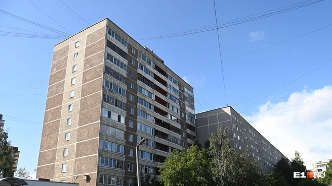 В реальности жилье в старых домах сейчас дешевеет, но статистику портят дорогие квартиры в относительно новых домах | Источник: Дмитрий Емельянов / E1.RU