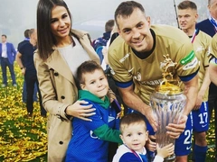 Хет-трик: у Артема Дзюбы родился третий сын