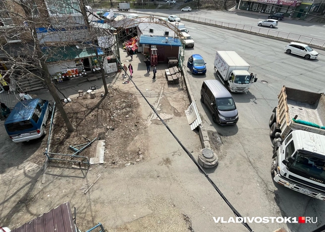 Некоторые торговые ларьки уже убирают | Источник: Елена Буйвол / VLADIVOSTOK1.RU