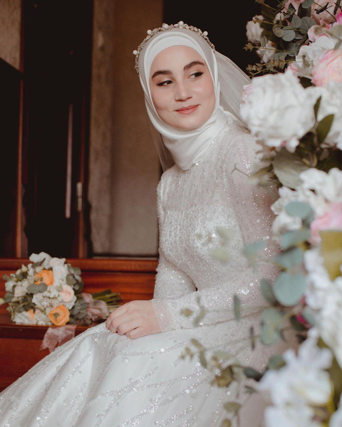 В каких платьях выходят замуж чеченские невесты: 20 реальных фото