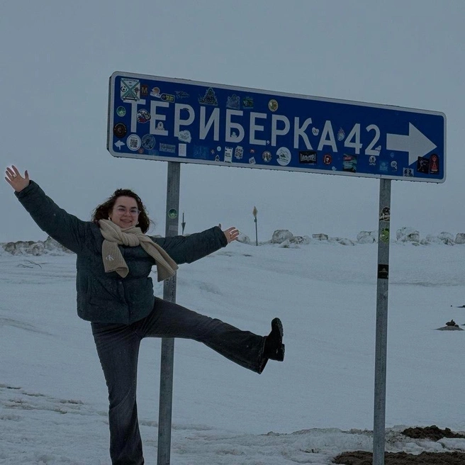 Остановка у Кольской ветряной электростанции на пути в Териберку | Источник: Виктория Унон/ Редактор «Фонтанки»
