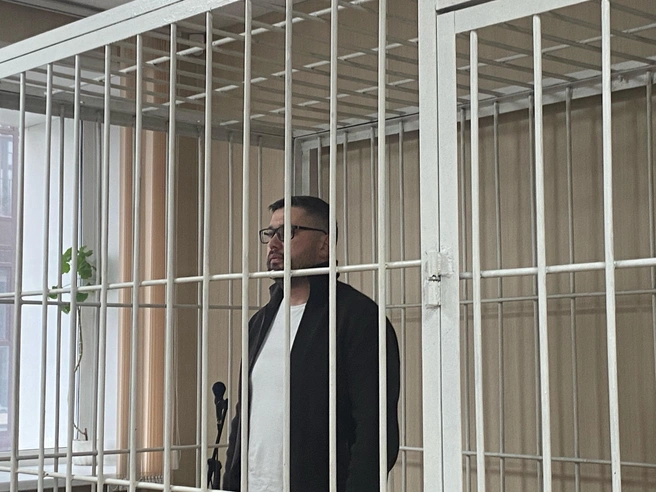 Владимира Владимирова обвиняют в совершении мошеннических действий. | Источник: Эмиль Фукс / NGS.RU