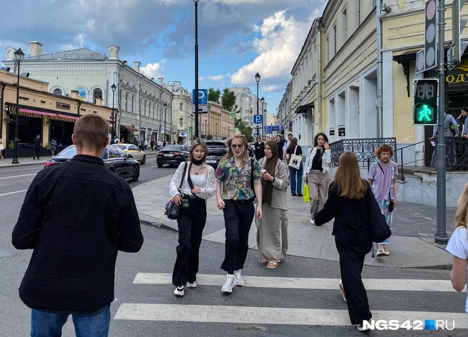 Жители столицы любят многослойность и большое количество украшений  | Источник: Елизавета Богатырева / NGS42.RU