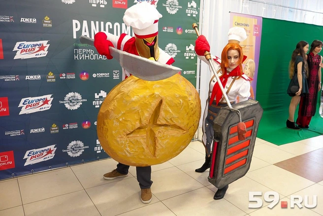 Дарина и Вова – герои видеоигры League of Legends Леона и Пантеон. По словам Дарины, это два воина с горы Таргон, но в данный момент они являются пекарем и шашлычницей