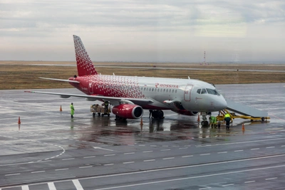 SSJ 100 аварийно сел в Шереметьево