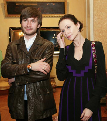 Бросил актерство и возглавил ее бизнес: почему Андрея Сороку, младше Марии Мироновой на 17 лет, считают мужем артистки?