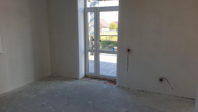 На террасу ведет стеклянная дверь, как в американских домах | Источник: КП «Марьино»